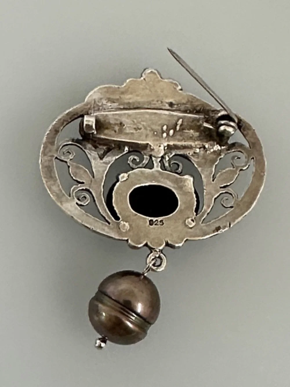 Vintage Victorian  925 Sterling Silver Floral Brooch Onix Stone and real Pearl​​